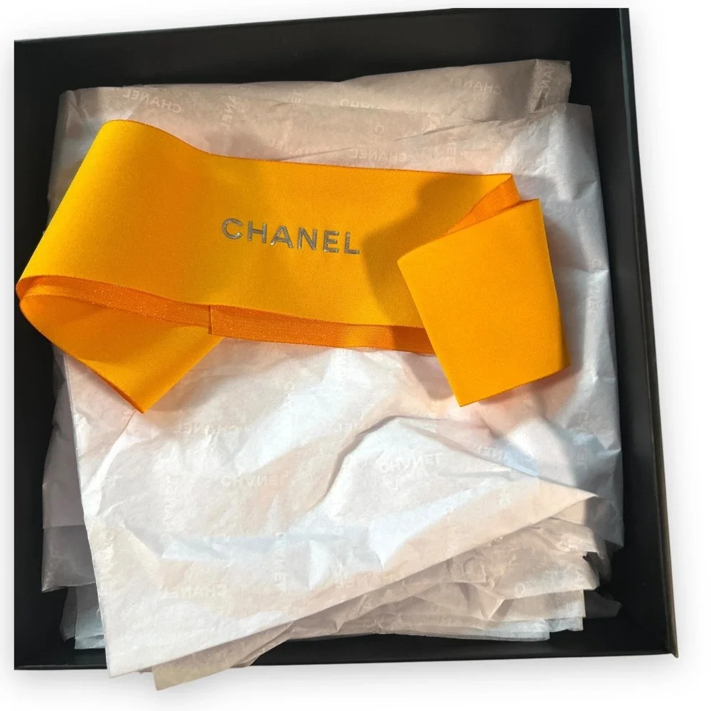 CHANEL Medium Gift Gift Storage Box 8.5